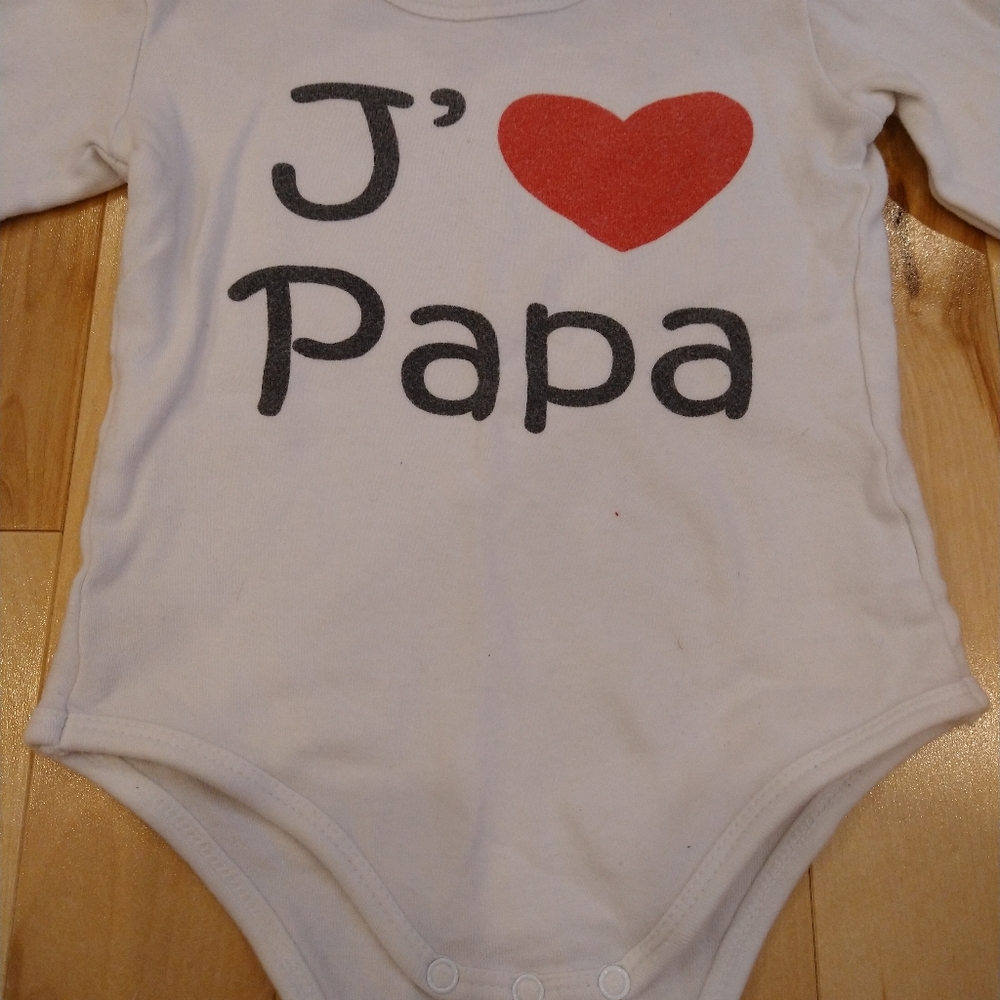 4/20$ 18m BabiesRUs J aime papa onesie